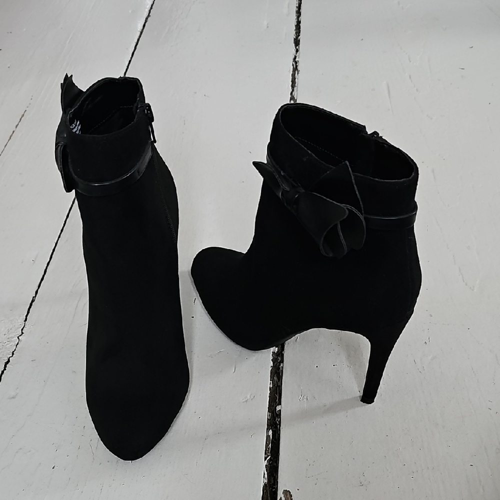 Elegant Black Ankle Boots with Bow Detail